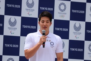「東京2020マスコット デビューイベント」に出席した競泳の瀬戸大也選手