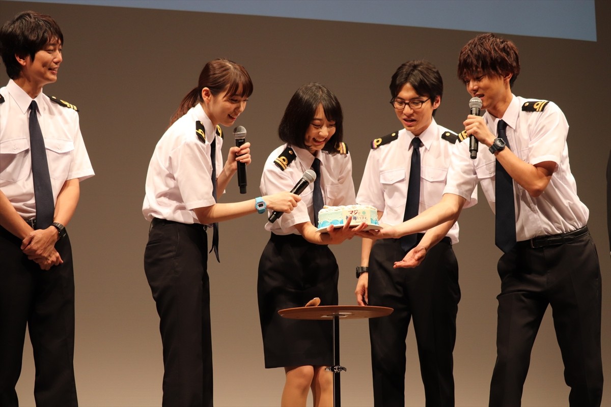 武田玲奈、仲の良い飯豊まりえのサプライズ“アーン”に「マジで甘い」