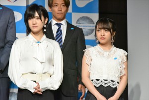 「知って、肝炎プロジェクトミーティング2018」に出席したAKB48の（左から）岡田奈々と向井地美音