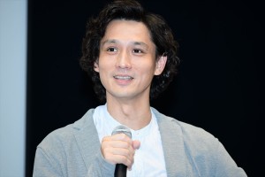 『恋のツキ』試写会＆記者会見に登場した安藤政信