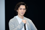 『恋のツキ』試写会＆記者会見に登場した安藤政信