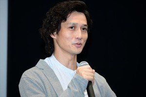 『恋のツキ』試写会＆記者会見に登場した安藤政信