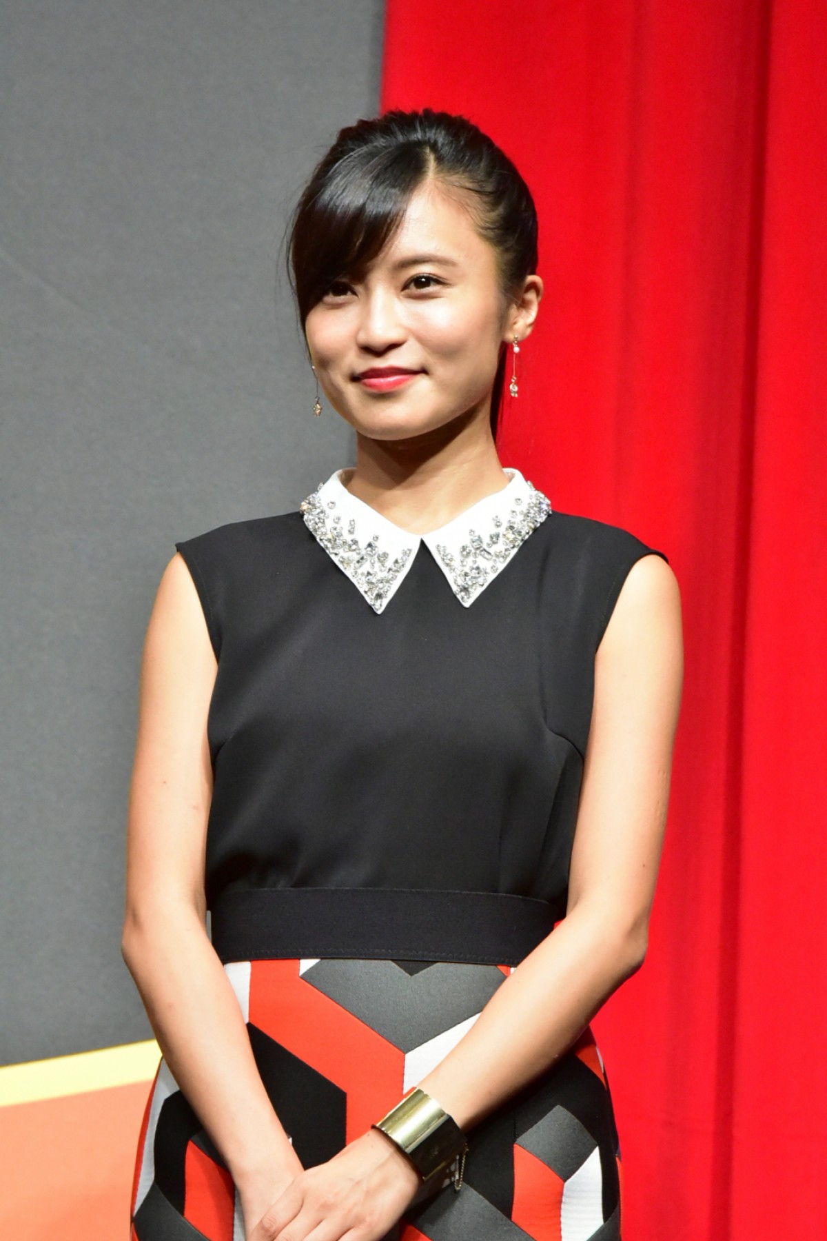 綾瀬はるか、欲しい能力は「瞬間移動とか異次元に行けるパワー」