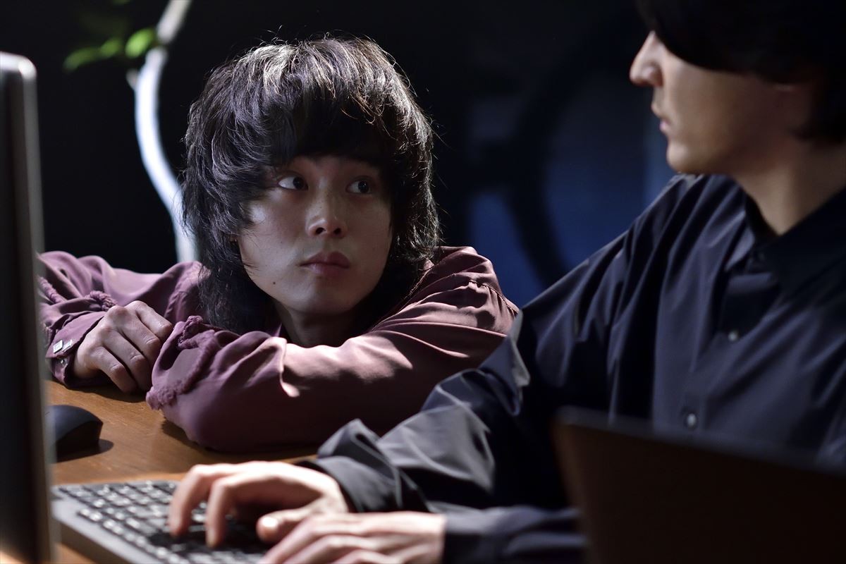今夜スタート『dele』、山田孝之＆菅田将暉がバディ結成