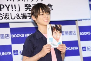 翔、ファーストフォトブック『HAPPY!!』発売記念取材会に登場