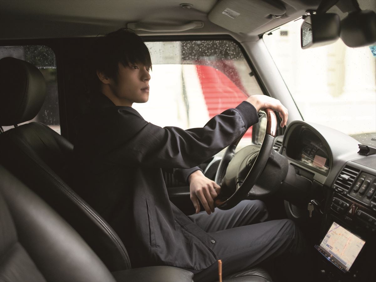 窪田正孝、裸の背中にドキ！ 恋人目線カット公開