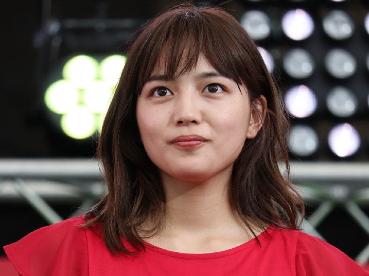 川口春奈が“寝顔”を公開　添い寝する犬にファンから「なりたい」の声