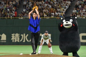 「サントリードリームマッチ2018」始球式に登場した石原さとみ