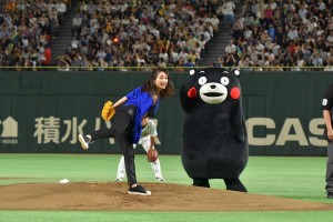 「サントリードリームマッチ2018」始球式に登場した石原さとみ
