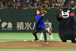 「サントリードリームマッチ2018」始球式に登場した石原さとみ