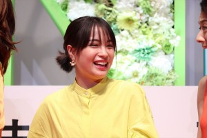 映画『SUNNY 強い気持ち・強い愛』完成披露舞台挨拶に登壇した広瀬すず