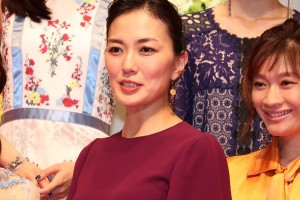 映画『SUNNY 強い気持ち・強い愛』完成披露舞台挨拶に登壇した板谷由夏