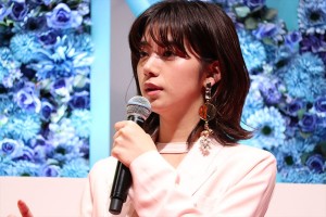 映画『SUNNY 強い気持ち・強い愛』完成披露舞台挨拶に登壇した池田エライザ