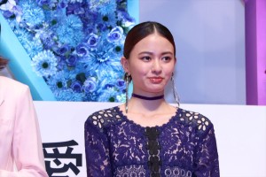 映画『SUNNY 強い気持ち・強い愛』完成披露舞台挨拶に登壇した山本舞香