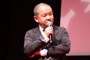 映画『SUNNY 強い気持ち・強い愛』完成披露舞台挨拶に登壇した大根仁監督