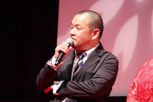 映画『SUNNY 強い気持ち・強い愛』完成披露舞台挨拶に登壇した大根仁監督