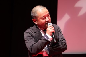 映画『SUNNY 強い気持ち・強い愛』完成披露舞台挨拶に登壇した大根仁監督