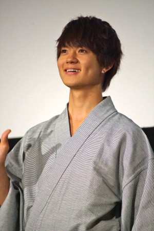 映画『青夏 きみに恋した30日』前日祭舞台挨拶に登場した佐野勇斗
