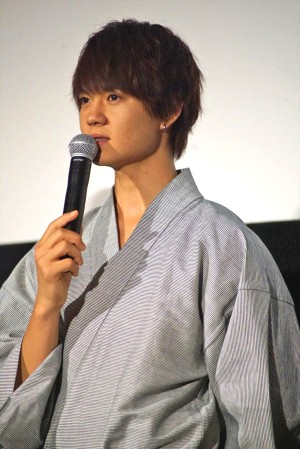 映画『青夏 きみに恋した30日』前日祭舞台挨拶に登場した佐野勇斗