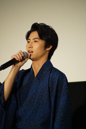 映画『青夏 きみに恋した30日』前日祭舞台挨拶に登場した岐洲匠
