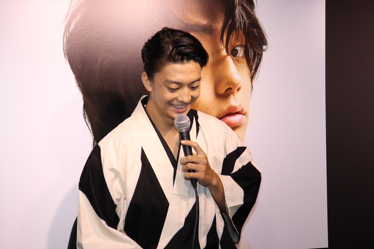 伊藤健太郎、裸で寝ている写真は「思った以上に衝撃的（笑）」