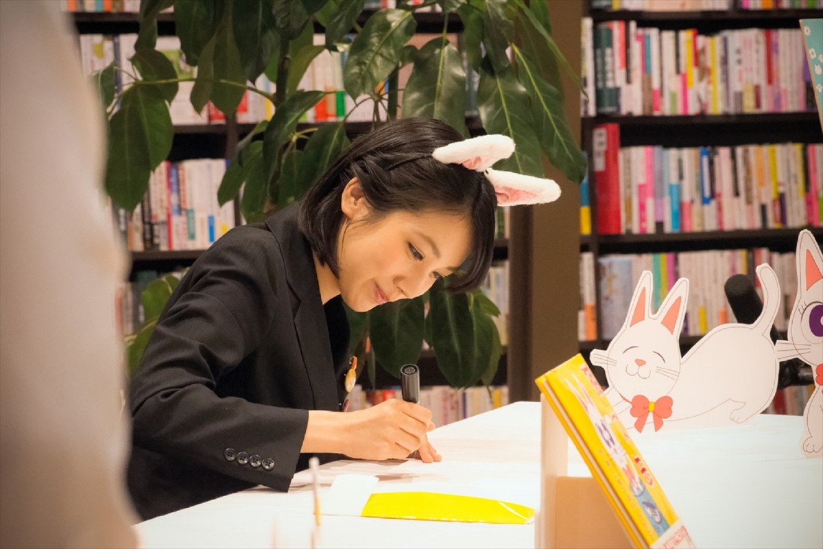 松本穂香が子猫とたわむれる『あの頃、君を追いかけた』メイキング解禁