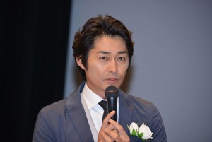 映画『愛しのアイリーン』完成披露試写会に出席した安田顕