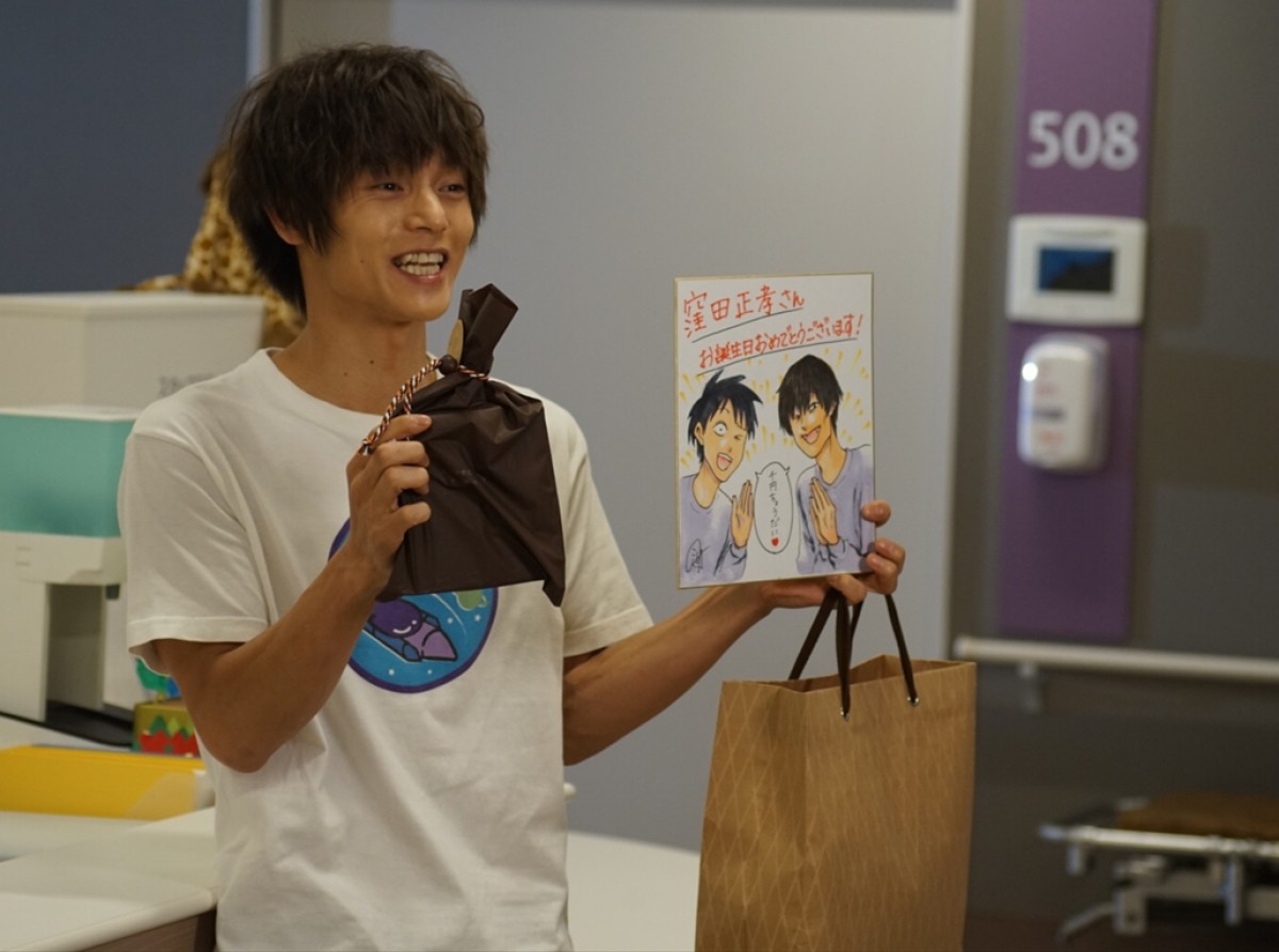 窪田正孝30歳の誕生日、撮影では川口春奈から「愛のムチを頂いてます」