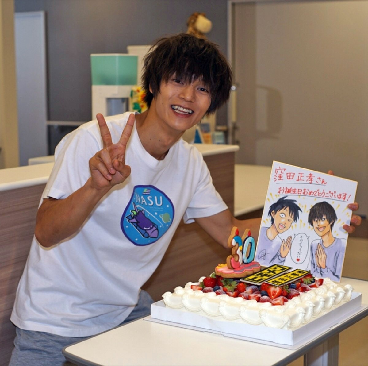 窪田正孝30歳の誕生日、撮影では川口春奈から「愛のムチを頂いてます」