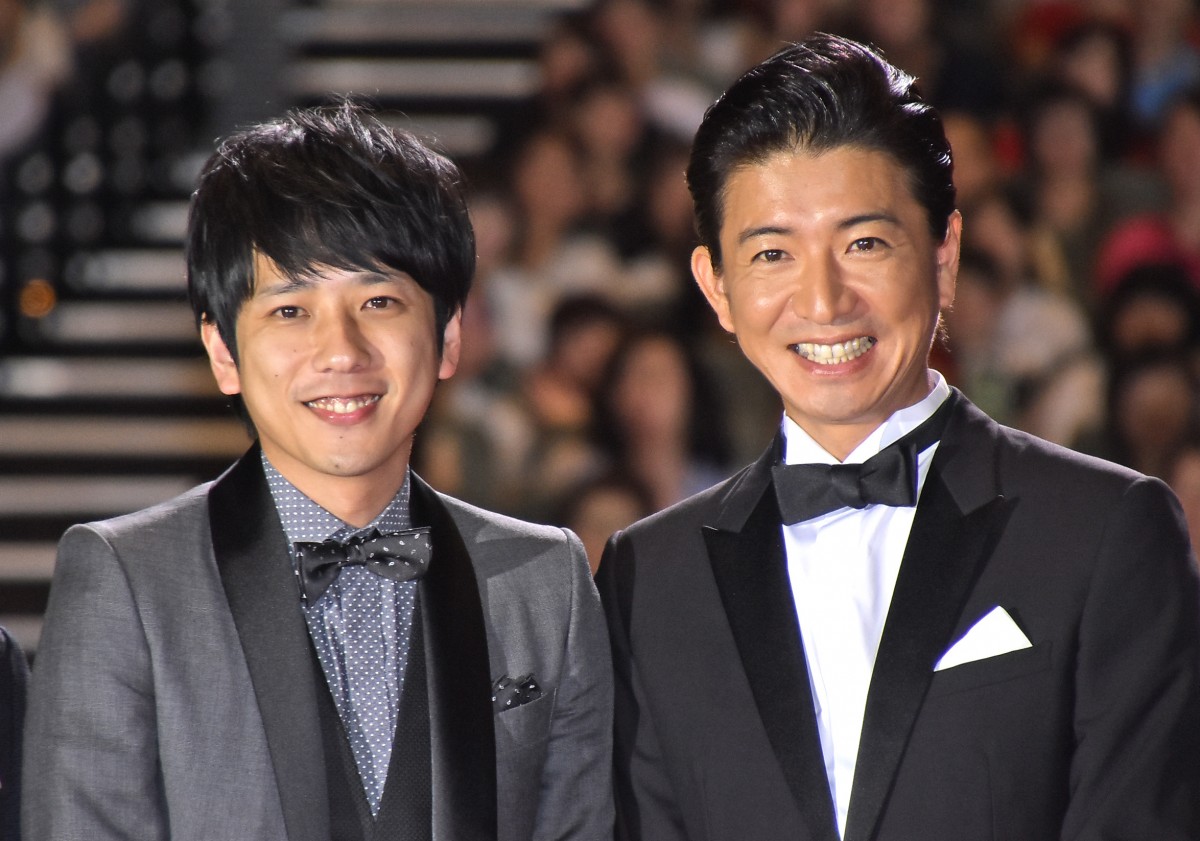 (左から)『検察側の罪人』完成披露試写会に登壇した二宮和也と木村拓哉