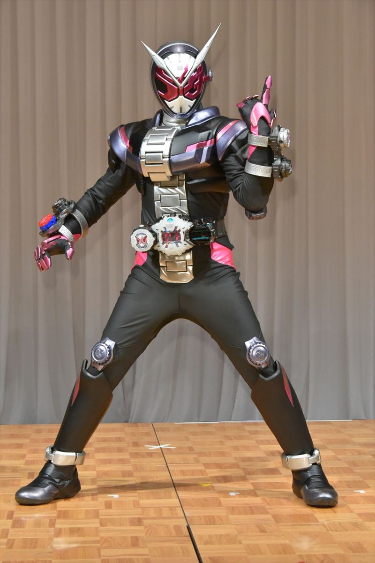 仮面ライダー新作主演の奥野壮、変身ポーズを生披露「王様になる！」