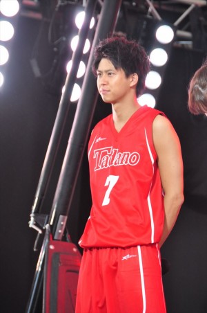  映画『走れ！T校バスケット部』キックオフミーティングに登場した鈴木勝大