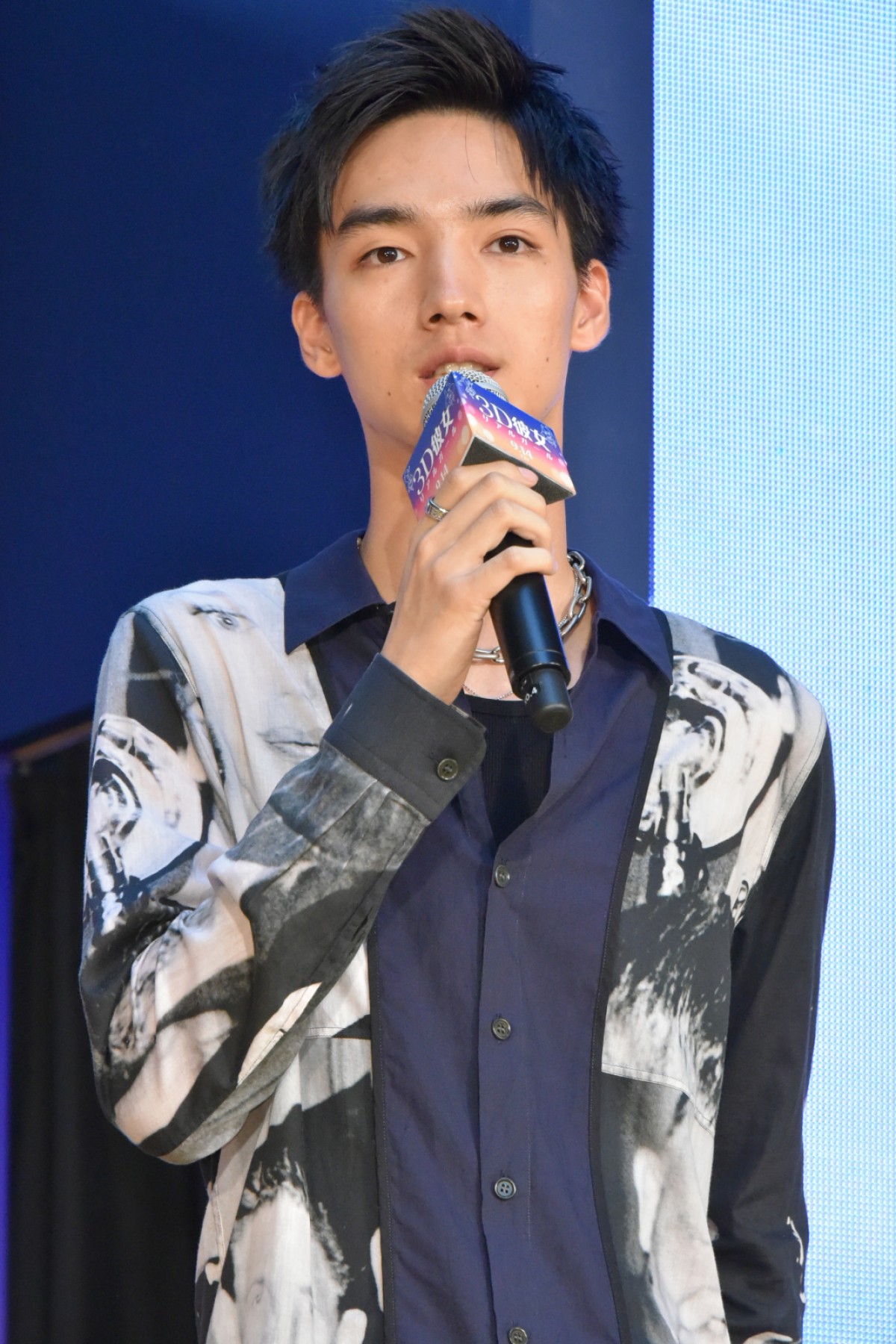 佐野勇斗、初対面の中条あやみにいきなり「I LOVE YOU」