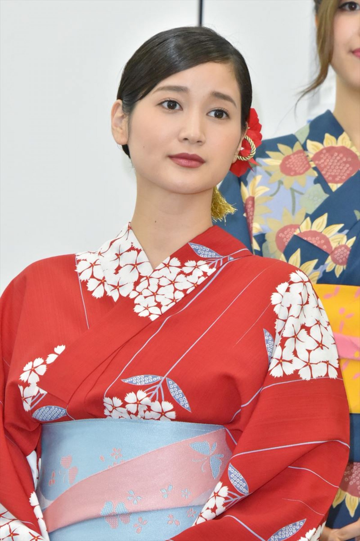 浅川梨奈「下着つけてない」浴衣姿で、大原優乃と登場「いろいろ不安」