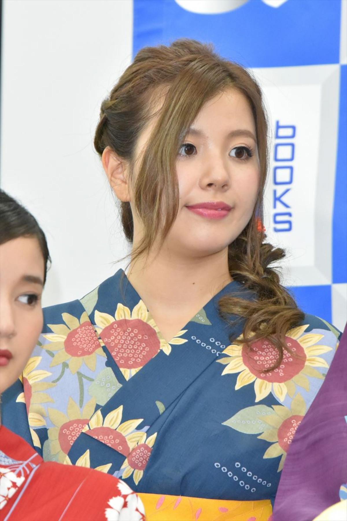 浅川梨奈「下着つけてない」浴衣姿で、大原優乃と登場「いろいろ不安」