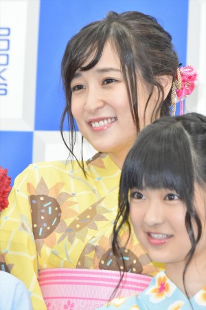 『a-books gravure 2018』刊行記念囲み取材に登場した中崎絵梨奈