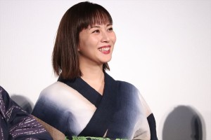 『劇場版コード・ブルー ‐ドクターヘリ緊急救命‐』大ヒット御礼舞台挨拶に登壇した比嘉愛未