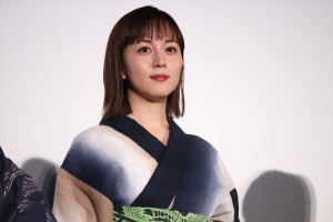 『劇場版コード・ブルー ‐ドクターヘリ緊急救命‐』大ヒット御礼舞台挨拶に登壇した比嘉愛未