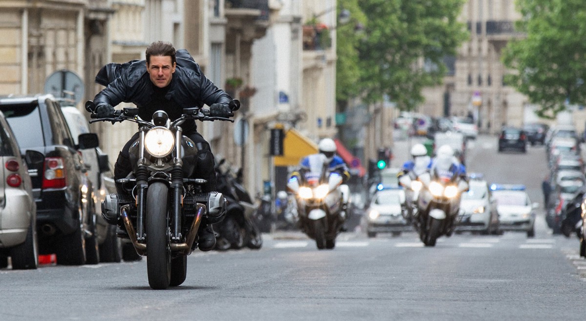 美しいパリの街をフルスピードで爆走！『M：I』話題の“バイクアクション”映像到着