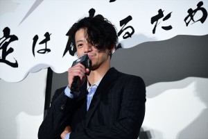 『銀魂2 掟は破るためにこそある』初日舞台挨拶に登壇した小栗旬