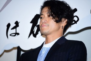 『銀魂2 掟は破るためにこそある』初日舞台挨拶に登壇した小栗旬