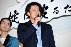 『銀魂2 掟は破るためにこそある』初日舞台挨拶に登壇した小栗旬