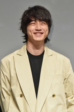 『ちいさな英雄―カニとタマゴと透明人間―』完成披露プレミア試写会イベントに登場した坂口健太郎