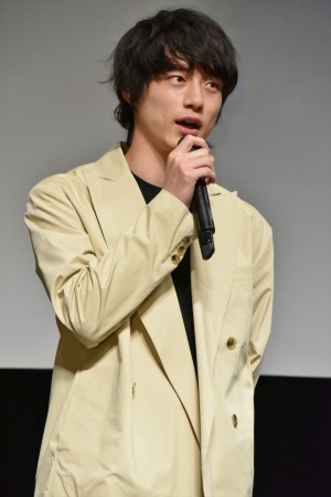 『ちいさな英雄―カニとタマゴと透明人間―』完成披露プレミア試写会イベントに登場した坂口健太郎