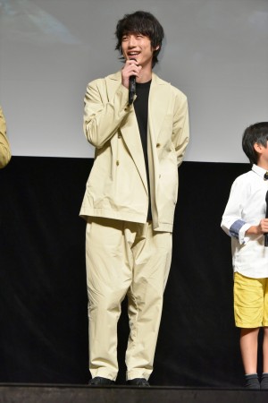 『ちいさな英雄―カニとタマゴと透明人間―』完成披露プレミア試写会イベントに登場した坂口健太郎
