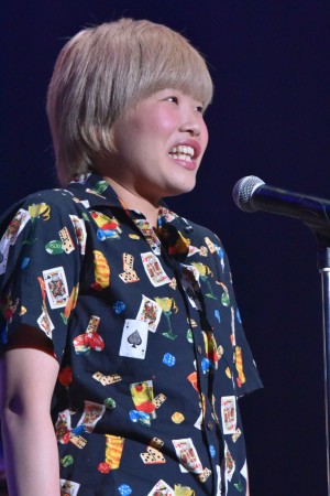 吉本坂46メンバーお披露目会開催＆囲み取材に登場したまひる（ガンバレルーヤ）