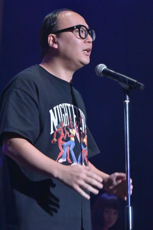 吉本坂46メンバーお披露目会開催＆囲み取材に登場したたかし（トレンディエンジェル）