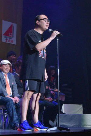 吉本坂46メンバーお披露目会開催＆囲み取材に登場したたかし（トレンディエンジェル）