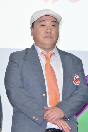 吉本坂46メンバーお披露目会開催＆囲み取材に登場した山本圭壱（極楽とんぼ）