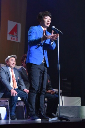 吉本坂46メンバーお披露目会開催＆囲み取材に登場した鰻和弘（銀シャリ）